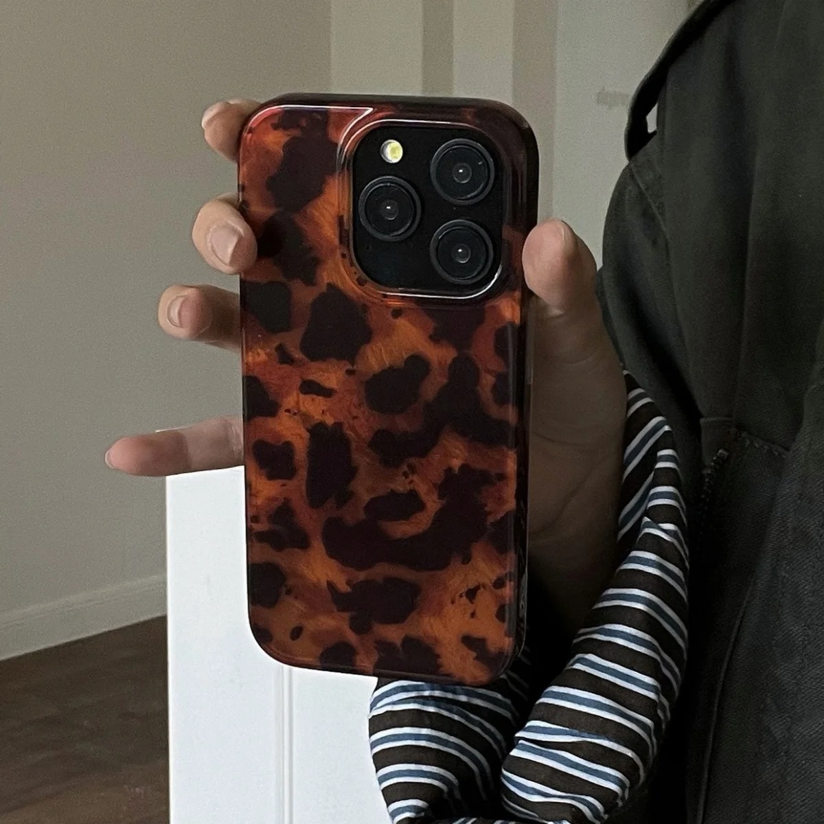 Retro Amber Texture Laser Phon - đánh giá và giá Phone Accessories Kiosk